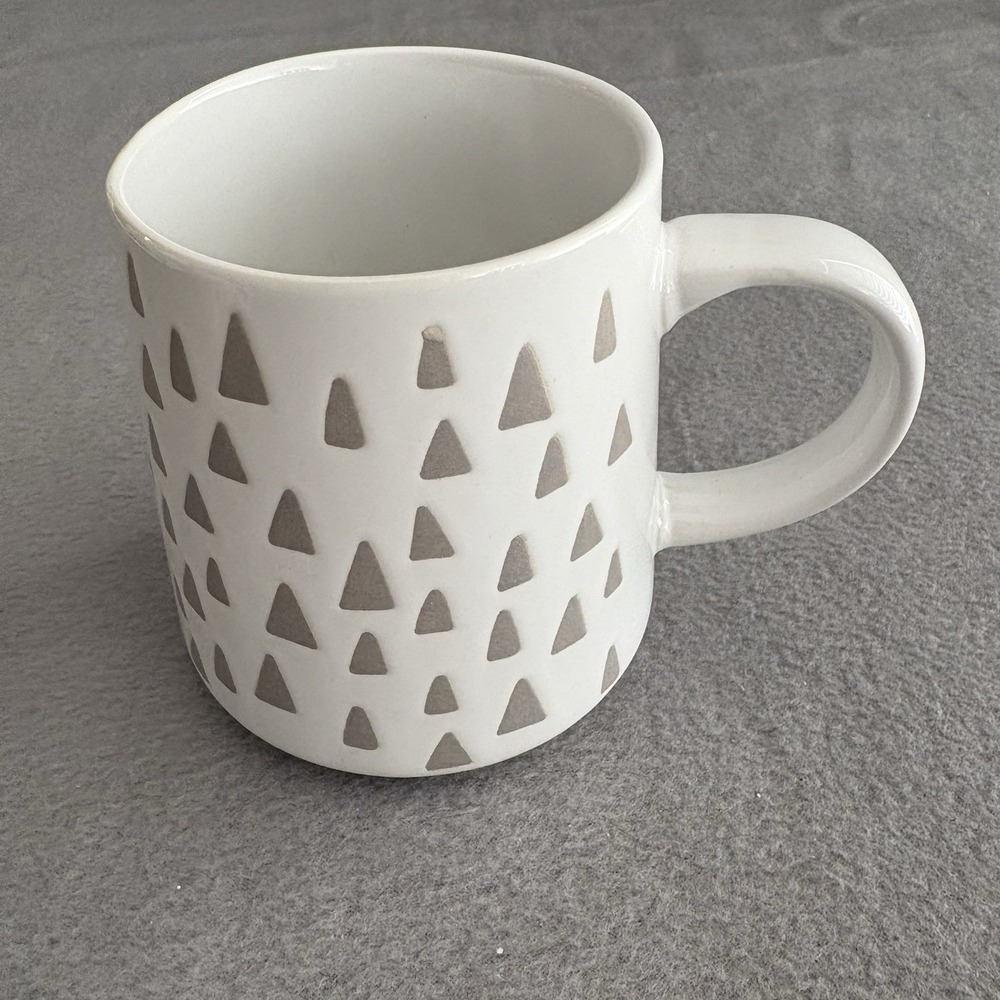 Thyme & Table Triangle Mug White Gray Triangles Coffee Mug Stoneware Minimalist